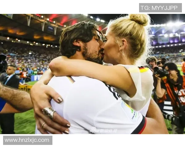 足球明星情人节浪漫盛典球场上的爱与激情交织的甜蜜时刻 足球明星情人节浪漫盛典球场上的爱与激情交织的甜蜜时刻