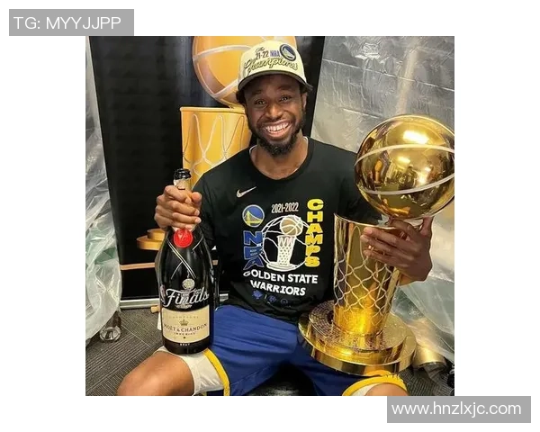 足球明星为球迷赠送限量版球鞋传递温暖与激情